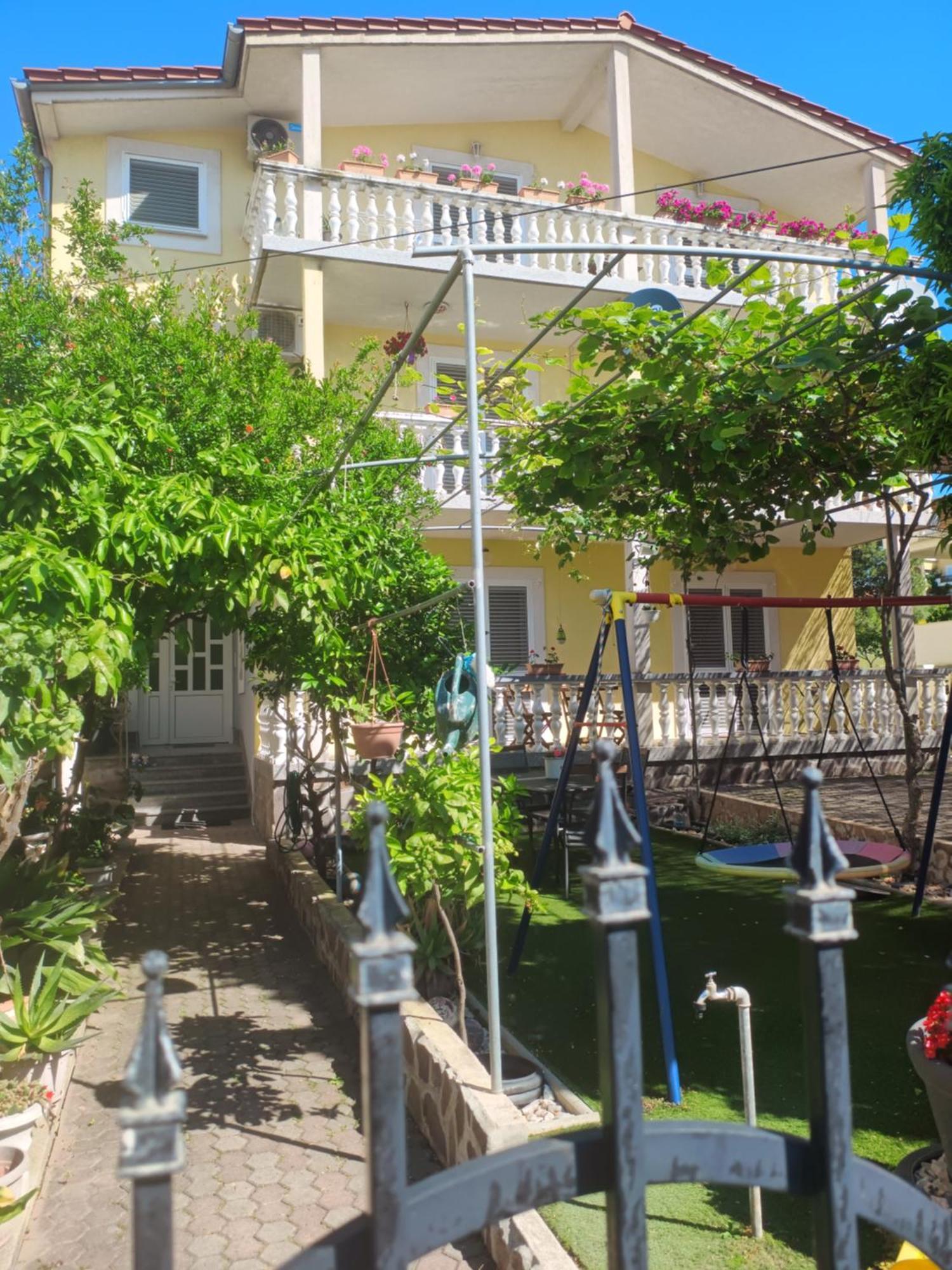 Livaja -100m2 ,free Parking, Klima,wifi Apartament
